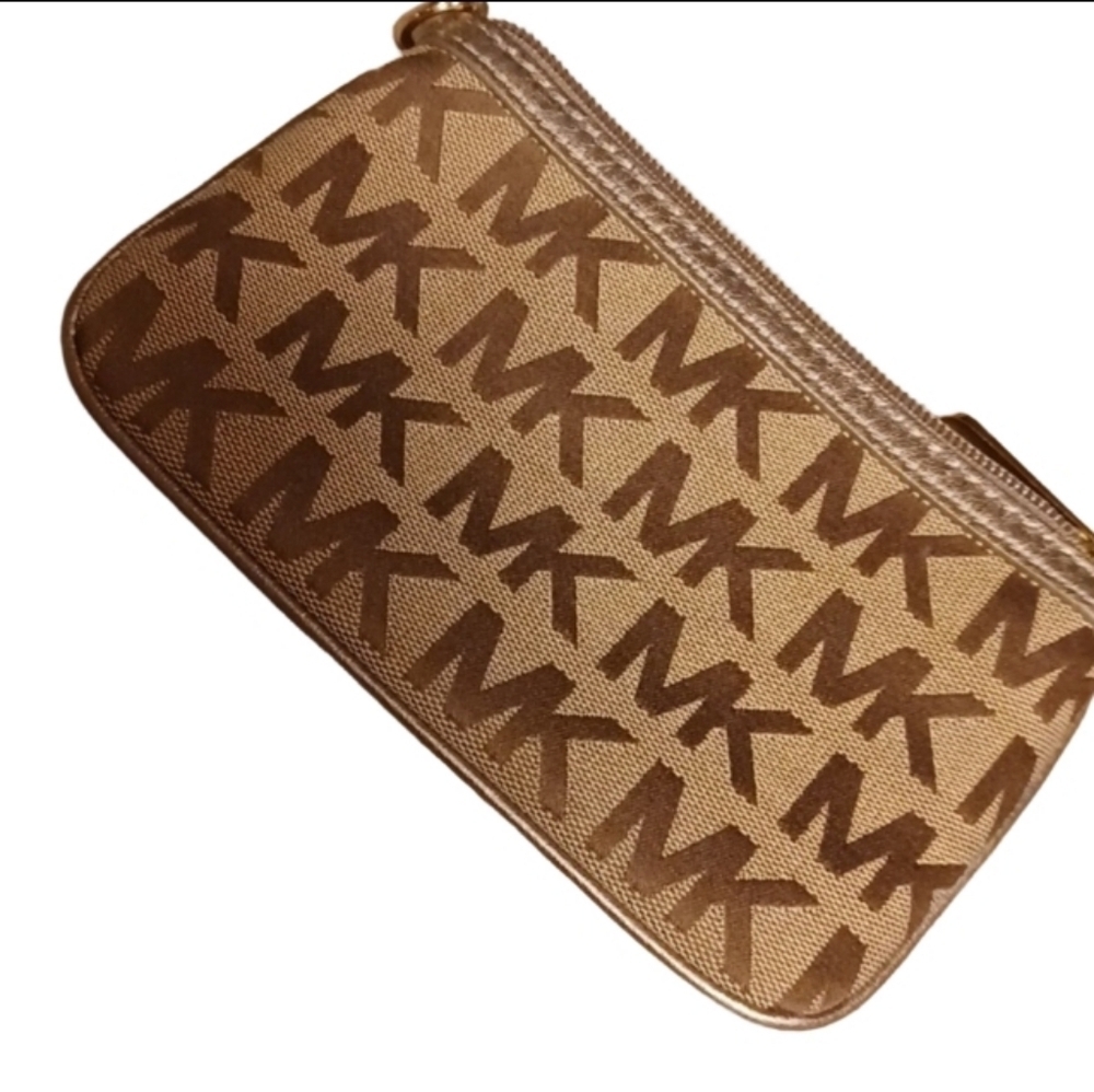 > Michael Kors Brown Wristlet